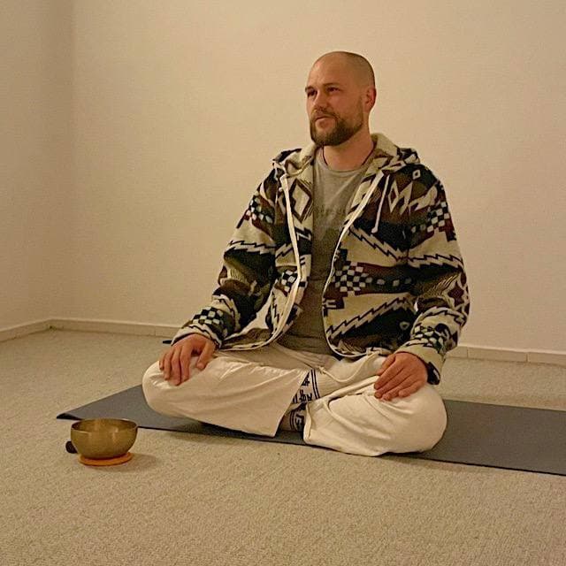 Yoga-Meditation im Schillerkiez